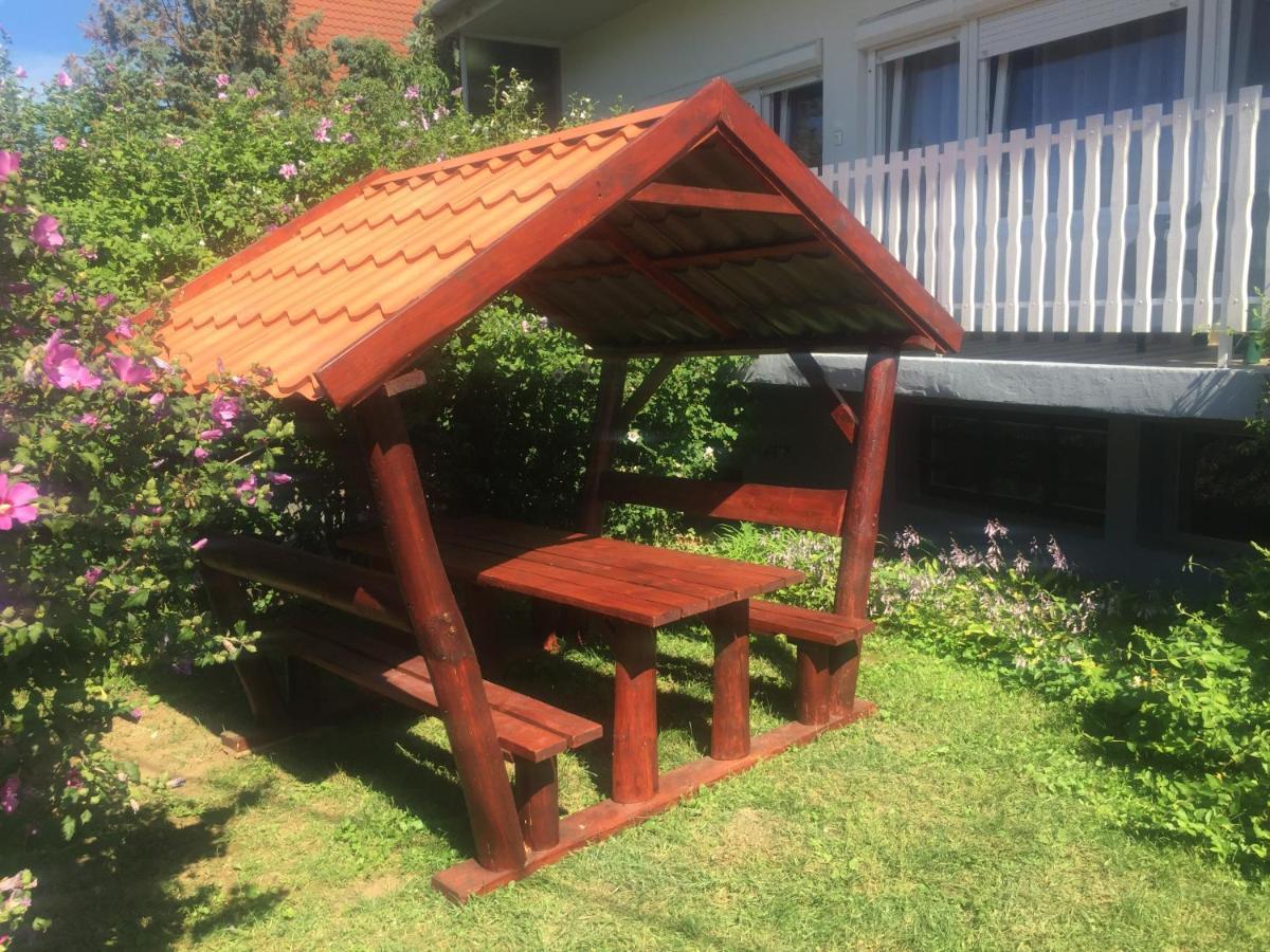Lelle-Kert Apartman 02 バラトンレッレ エクステリア 写真